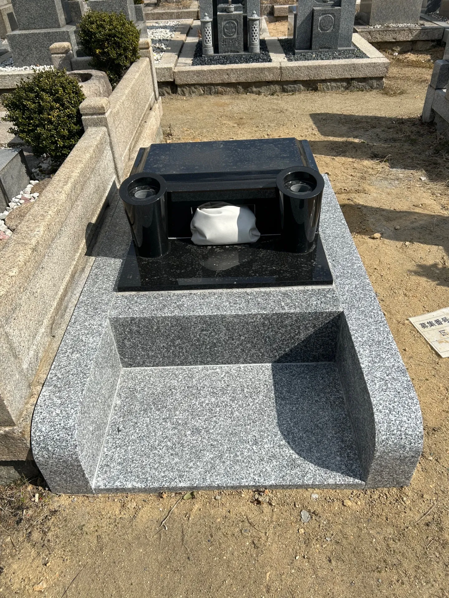 お墓の土台工事