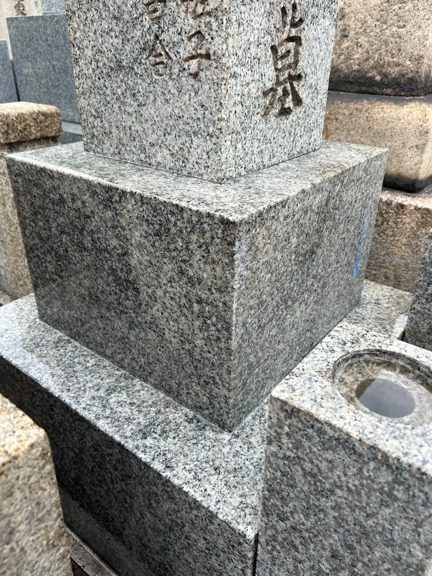 大阪市内のお寺でお墓の洗浄（クリーニング）
