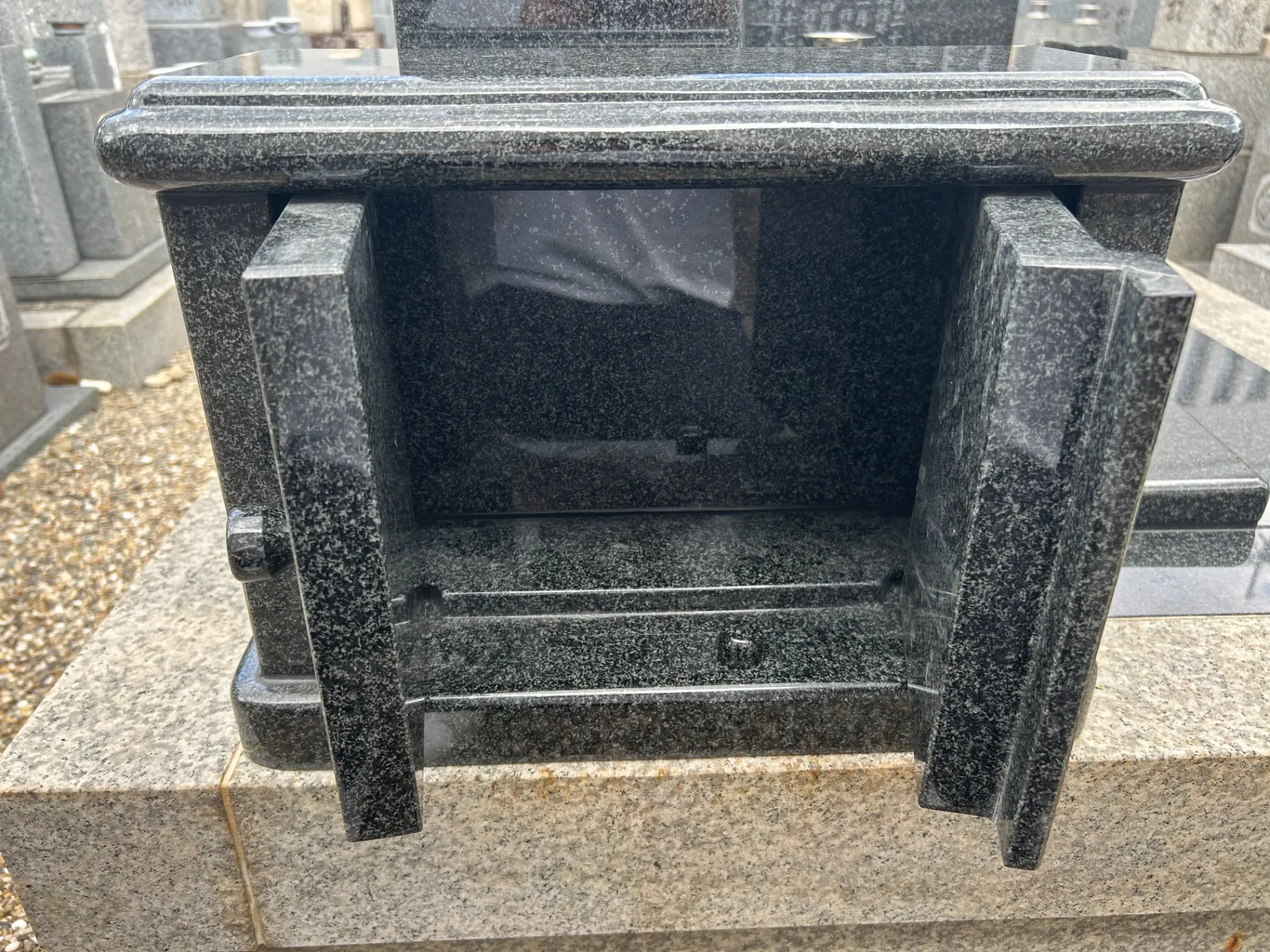 石製の小物入れ設置