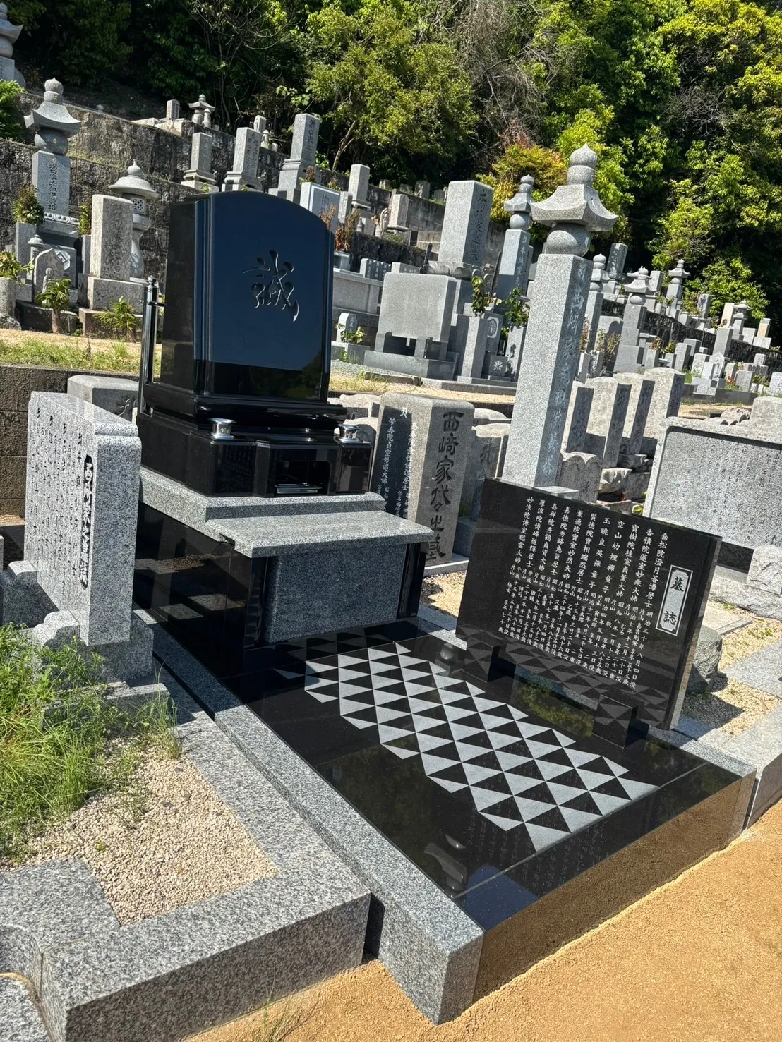 岡山県で新規建墓の工事でした。