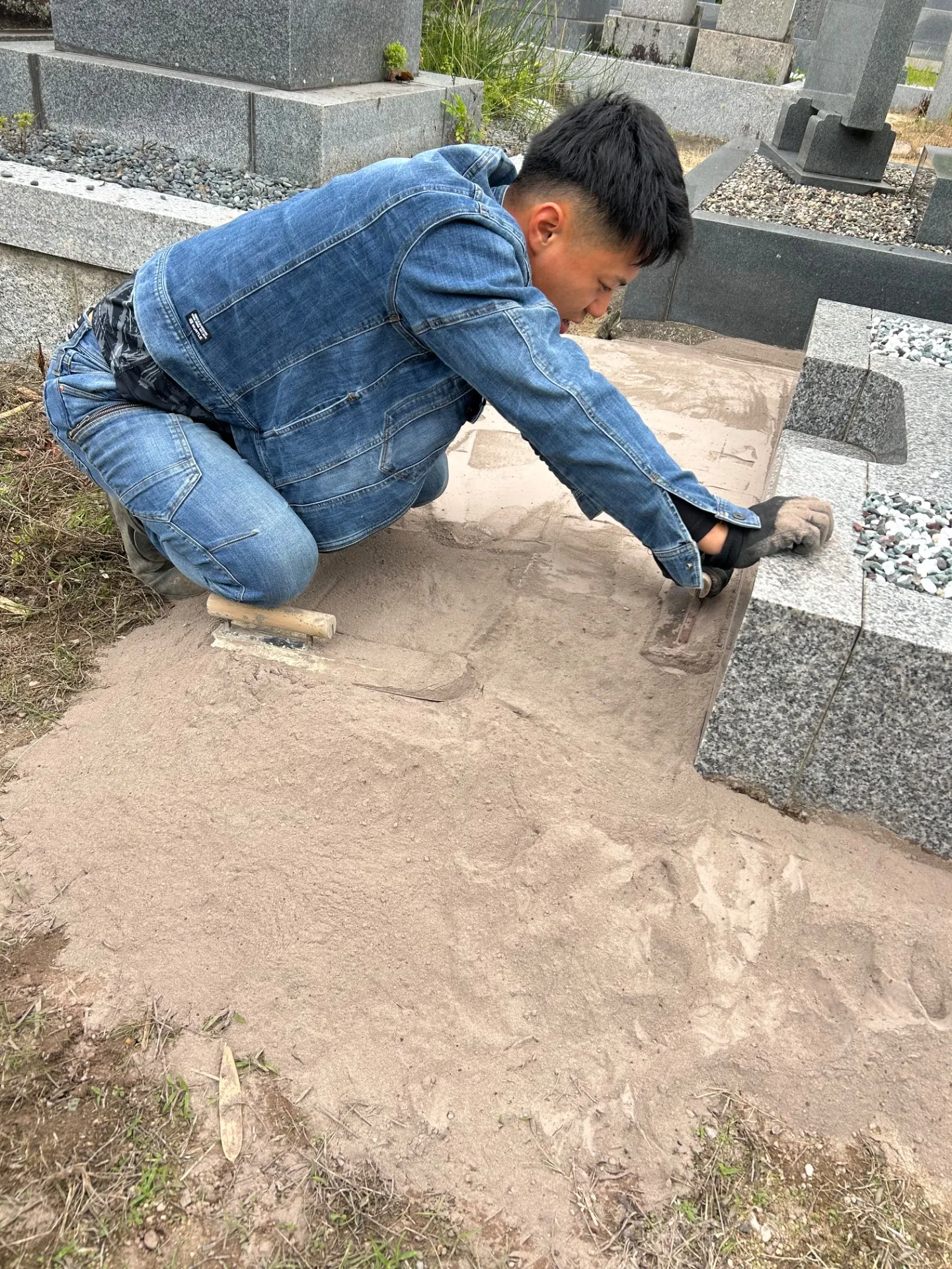 西宮市で防草施工